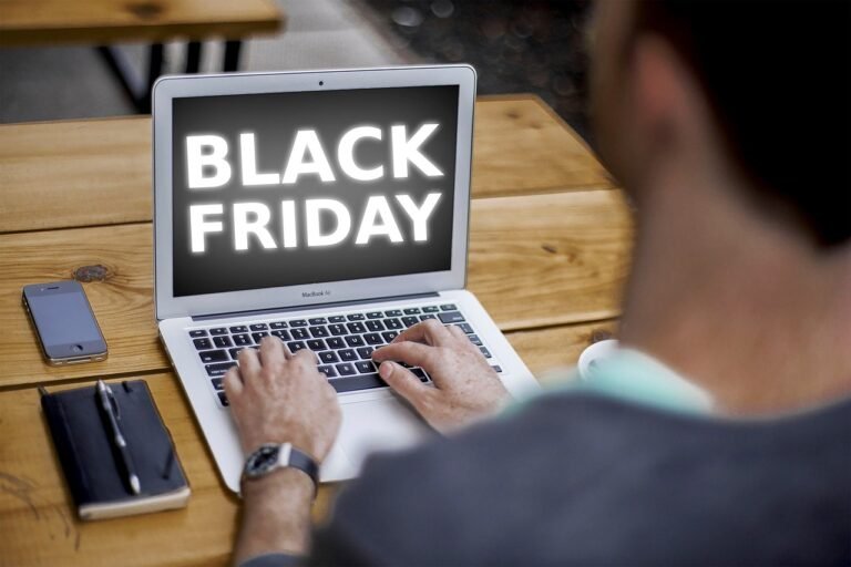 black friday 4645768_1280